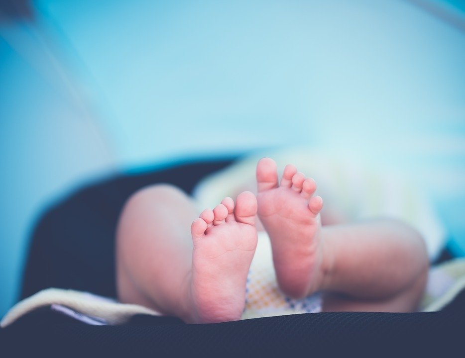 Baby Neugeborenes Füße