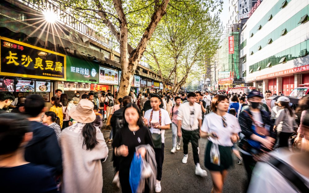 Coronavirus - China - Wuhan - Markt - Menschenmenge - iStock