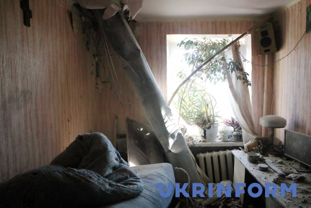 In diese Wohnung in Charkiw ist eine Rakete gestürzt.